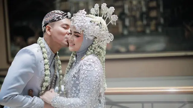 Potret Pernikahan Alifhia Fitri dan Reza Surya, Dekorasi Akad hingga Resepsinya Megah