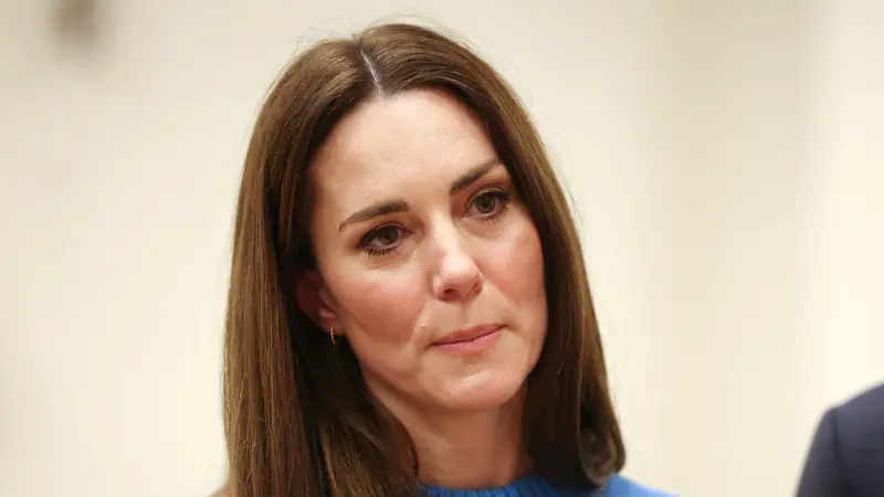 Kate Middleton Tunjukkan Dukungan pada Ukraina Lewat Pin dan Sweater Seharga Rp10,5 Juta