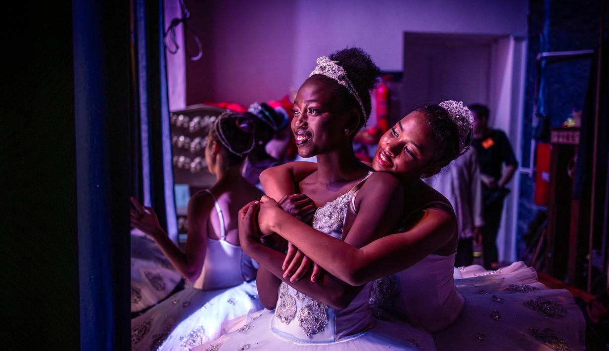 Beberapa peserta DCK berhasil terpilih mengikuti program pelatihan di luar negeri di sekolah balet internasional yang terkenal. (LUIS TATO/AFP)