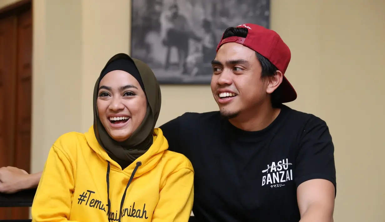 "Nah kita sih pasrahin pada sutradara, penulis untuk garap penulisan ini, kita percaya aja ini akan dibuat sebagus mungkin. Jadi memang nggak seperti di buku banget sih," ucap Ditto Percussion. (Nurwahyunan/Bintang.com)