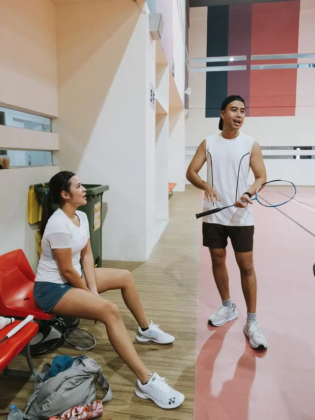 Greysia Polii Latih Badminton Raisa dan Vidi Aldiano