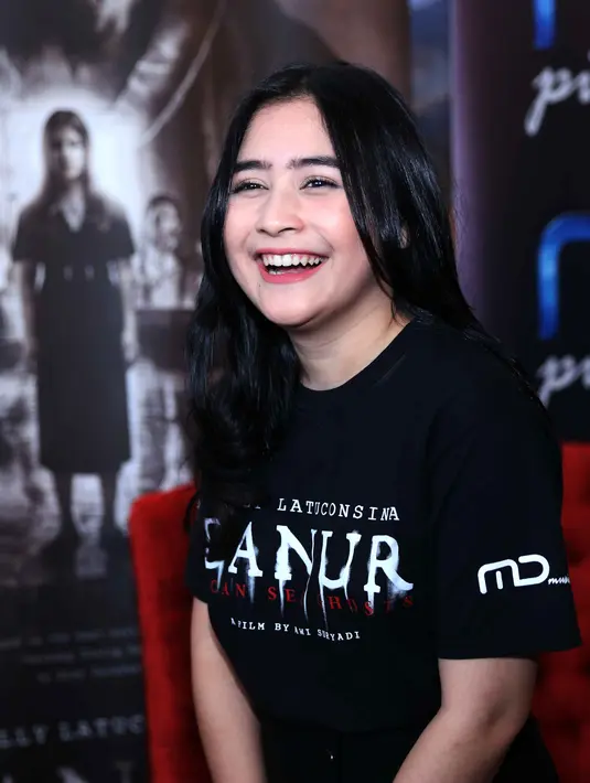 Prilly Latuconsina mengaku merasakan ada yang aneh dalam tubuhnya. Diantaranya susah ngomong, susah bernafas dan tidak bisa bergerak. Hal itu mengakibatkan sering pusing. (Nurwahyunan/Bintang.com)