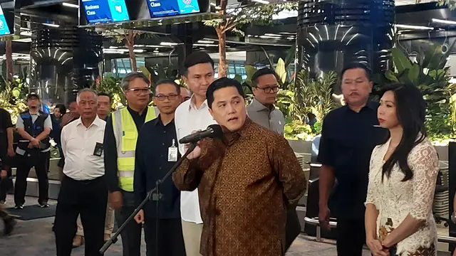 Menteri BUMN Erick Thohir di Bandara Soetta, Rabu (4/12/2024). (Foto: Liputan6.com/Arief RH)
