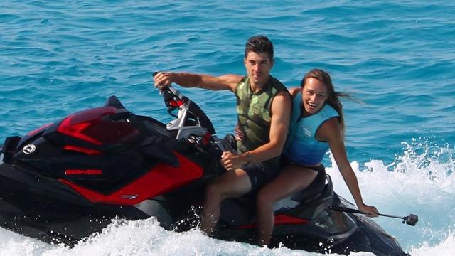 Maverick Vinales bersama Cristina Llovera