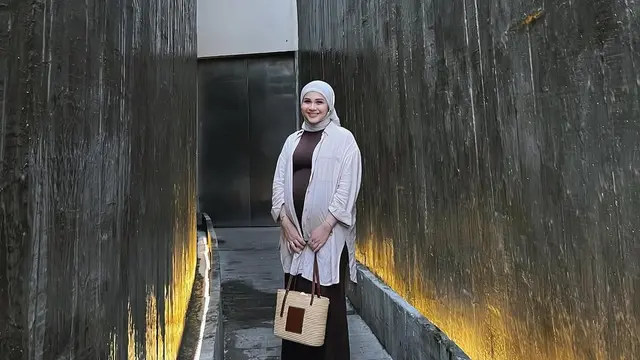 Potret Kesha Ratuliu saat Hamil Anak Ketiga. (instagram/kesharatuliu05)