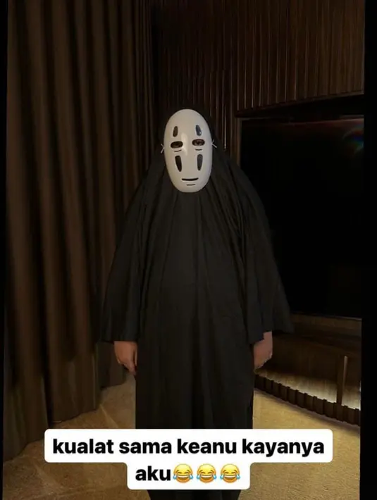 Ada juga Keanu yang tampil ala Kaonashi alias No Face salah satu makhluk gaib paling terkenal dalam film animasi Spirited Away.