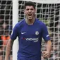 Striker Chelsea, Alvaro Morata, merayakan gol yang dicetaknya ke gawang Newcastle pada laga Premier League di Stadion Stamford Bridge, London, Sabtu (2/12/2017). Chelsea menang 3-1 atas Newcastle. (AFP/Daniel Leal-Olivas)