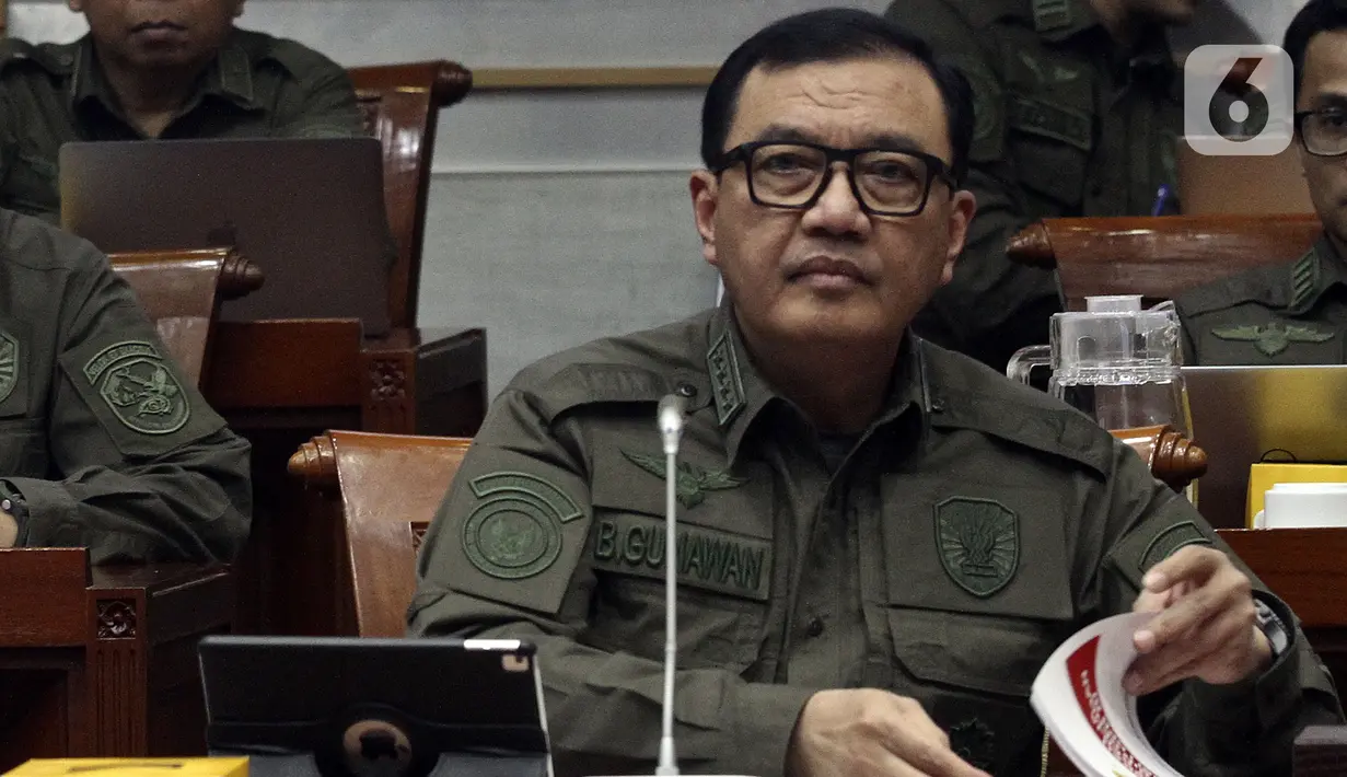 Kepala BIN Budi Gunawan saat mengikuti rapat kerja dengan Komisi I DPR di kompleks Parlemen, Senayan, Jakarta, Rabu (12/2/2020). Rapat kerja tertutup ini tersebut membahas isu-isu aktual. (Liputan6.com/Johan Tallo)