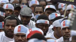 Massa berikat kepala lambang bintang kejora itu berdemo menuntut hak menentukan nasib sendiri bagi rakyat Papua, Senin (1/12/2014). (Liputan6.com/Faizal Fanani) 