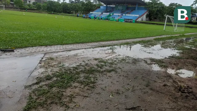 Becek, Suasana Tempat Latihan Timnas Indonesia