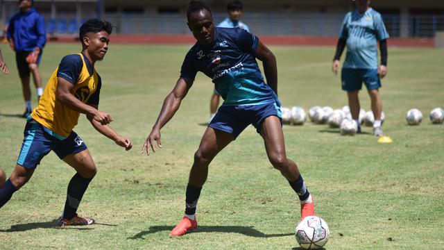Bek Persib, Victor Igbonefo