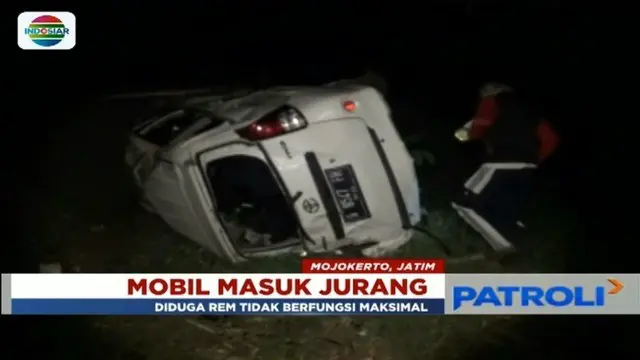 Diduga Rem Blong, Mobil di Mojokerto Masuk Jurang (Patroli)