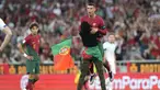 Seorang suporter mengangkat tubuh Cristiano Ronaldo dalam laga Grup J Kualifikasi Euro 2024 antara Portugal dan Bosnia-Herzegovina di Estadio da Luz, Lisbon, Minggu (18/6/2023) dini hari WIB.  (AP Photo/Armando Franca)