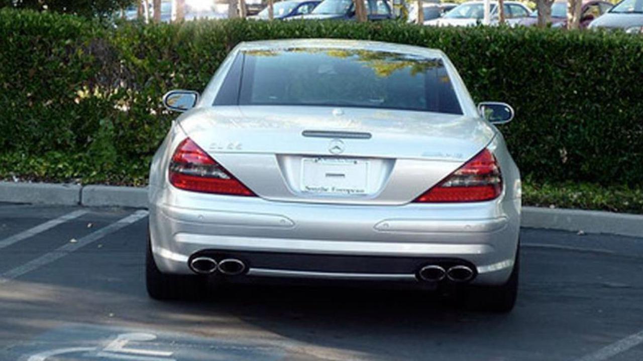 Steve Jobs Tidak Pernah Pasang Plat Nomor di Mobilnya