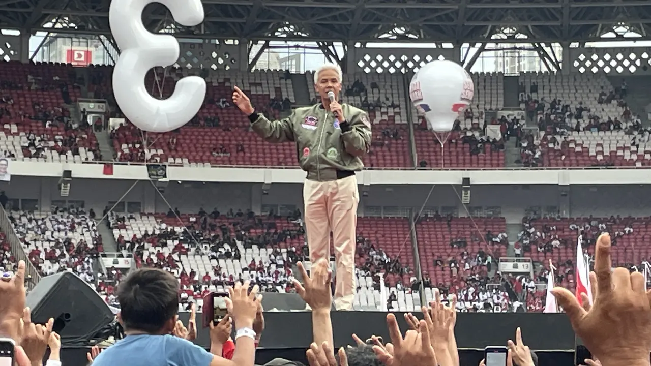Ganjar Pranowo berorasi di Stadion Gelora Bung Karno (GBK), Senayan, Jakarta Pusat, Sabtu (3/2/2024) (Liputan6.com/Ady Anugrahadi)