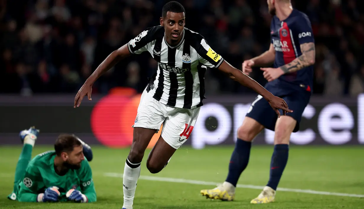 Kali ini Newcastle sempat mencuri gol terlebih dahulu lewat aksi Alexander Isak di menit ke-24. (FRANCK FIFE / AFP)
