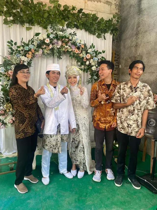 Tiko Anak Ibu Eny yang Pernah Viral Menikah, Ini 6 Potret Bahagianya