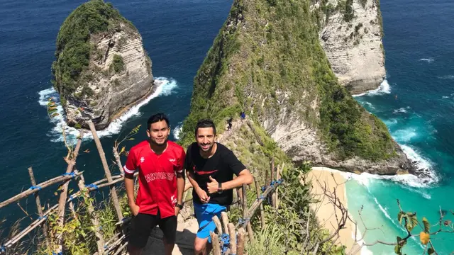Ichsan Kurniawan dan Manuchekhr Dzhalilov