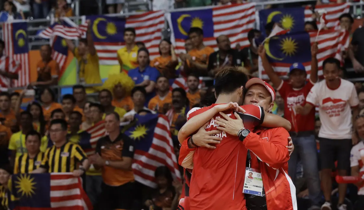 Keberhasilan Owi/Butet meraih emas, turut mengangkat klasemen perolehan mendali Indonesia menjadi terbaik kedua untuk kawasan Asia Tenggara. (AP Photo/Mark Humphrey)