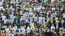 Hal tersebut sesuai dengan ketetapan pemerintah melalui Kementerian Agama Republik Indonesia yang menetapkan 1 Syawal 1447 Hijriah jatuh pada Sabtu 21 Maret 2026. Tampak dalam foto, ribuan umat Muslim saat melaksanakan rangkaian salat Idulfitri 1447 Hijriah di Lapangan Utama Stadion Pakansari, Cibinong, Kabupaten Bogor, Jawa Barat, Sabtu (21/3/2026). (Kapanlagi.com/Budy Santoso)