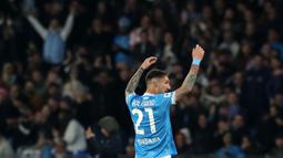 Skuad berjuluk Partenopei baru berhasil memecah kebuntuan pada menit ke-79 melalui Matteo Politano memanfaatkan kemelut di depan gawang saat situasi umpan silang. (AFP/Carlo Hermann)