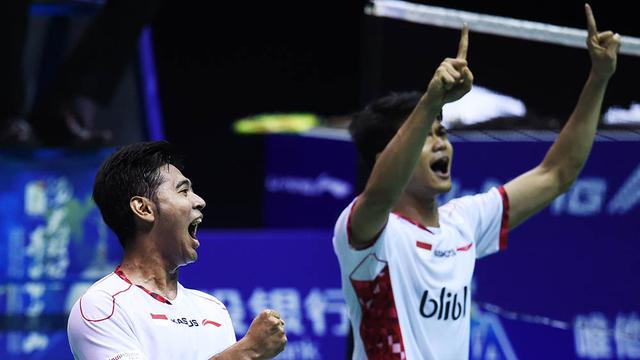 Pulang Dari Piala Thomas Angga Pratama Dapat Kejutan Dari Pacar Ragam Bola Com