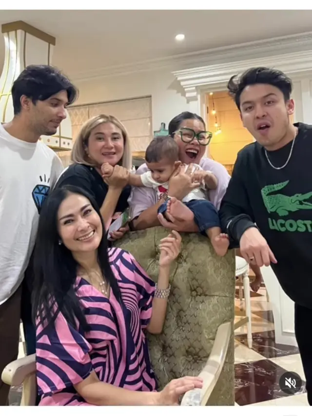Iis Dahlia buka puasa bersama Gautam Nain dan teman artis (Foto: IG isdadahlia)