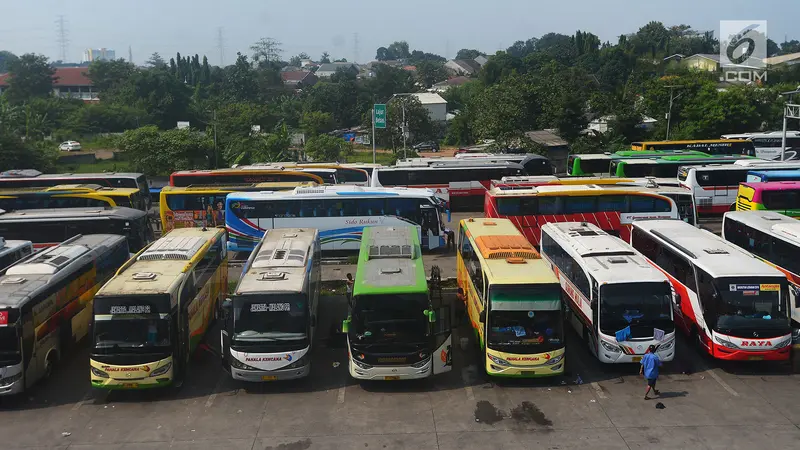 H-6 Hari Raya Lebaran, Calon Pemudik Mulai Ramai di Terminal Pulogebang