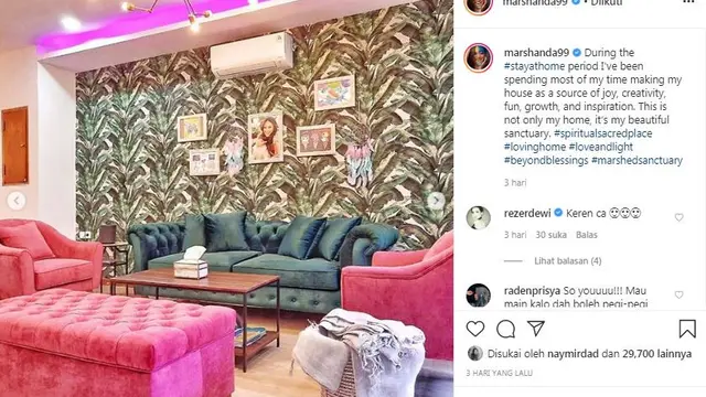 Dinding ruang tamu Marshanda