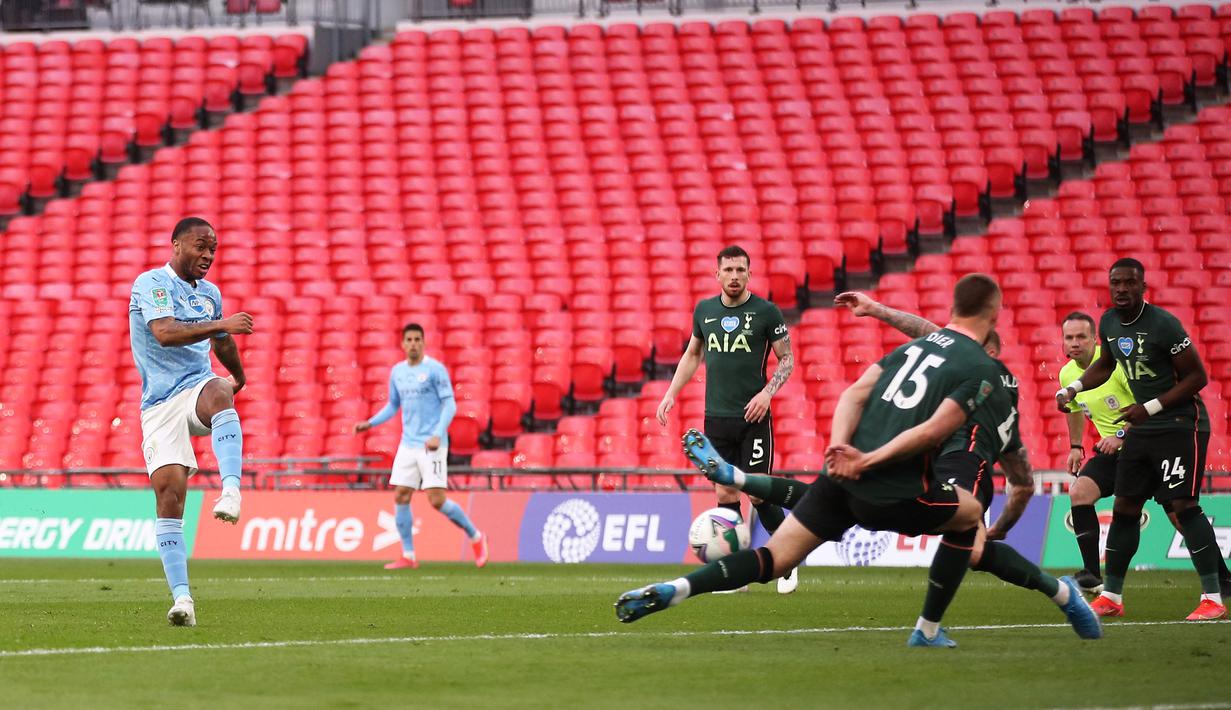 Begitu pun dengan Raheem Sterling yang tampil apik dalam pertandingan ini, namun sampai wasit meniup peluit panjang skor tipis 1-0 tidak berubah dan mengantar Man City jadi juara Carabao Cup 2020/21. (Foto: AFP/Pool/Carl Recine)