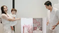 Melalui media sosial, Winona Willy cukup sering mengunggah momen kehamilannya. Bersama sang suami serta anak pertama, dirinya tampak memamerkan momen gender reveal calon anak kedua di akun Instagram. (Liputan6.com/IG/@nonawilly16)
