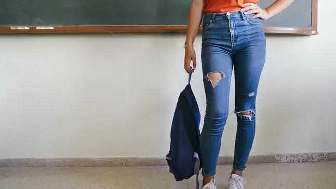 jeans untuk cewek petite (ilustrasi by Freepik)