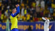 Selebrasi pemain Al Nassr, Cristiano Ronaldo setelah mengalahkan Al Taawoun pada pekan ke-17 Liga Arab Saudi 2022/2023 yang berlangsung di Mrsool Park, Jumat (17/2/2023) WIB. Ronaldo tidak mencetak gol dalam pertandingan ini, tetapi ia berkontribusi pada dua assist. (Twitter/Al Nassr FC)