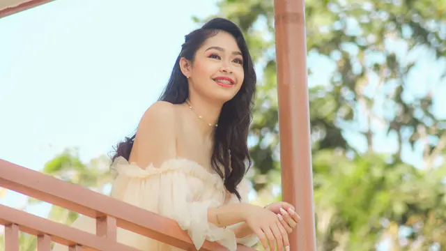 bahagia santai mandiri cantik