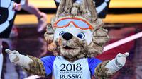 Maskot Piala Dunia 2018, Zabivaka saat tampil pada ajang undian Piala Dunia 2018 di State Kremlin Palace, Moscow, (1/12/2017). Piala Dunia 2018 berlangsung sejak 14 Juni hingga 15 Juli 2018 di Rusia. (AFP/Mladen Antonov)