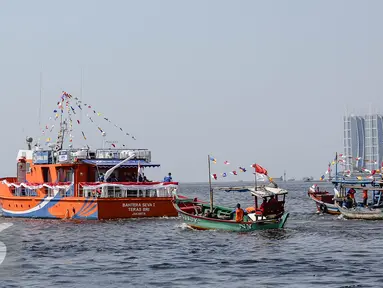 Teras BRI Kapal saat berlayar di Muara Angke, Jakarta, Selasa (4/8/2015). Teras BRI Kapal untuk menjangkau masyarakat pesisir Kepulauan. (Liputan6.com/Faizal Fanani)