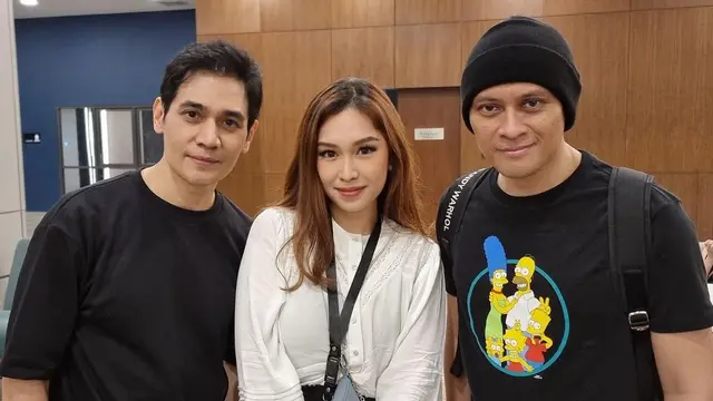 7 Potret Tyo Nugros, Drummer Dewa 19 yang 'Menolak Tua' di Usia 52 Tahun