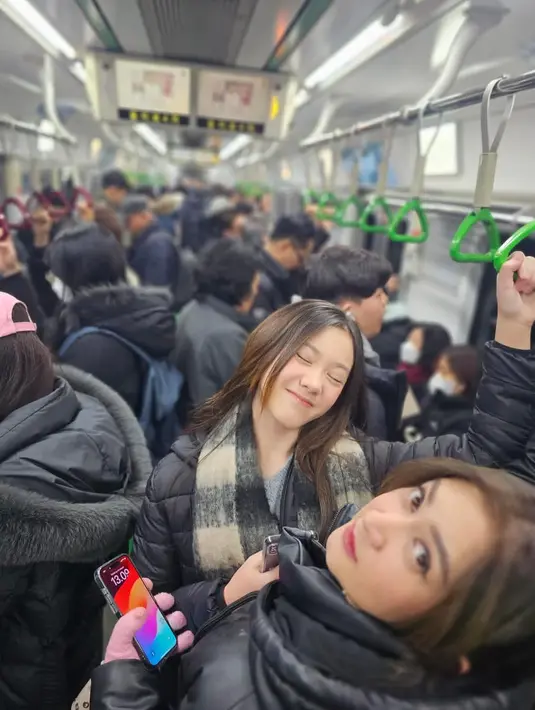 Nafa Urbach dan Mikhaela Lee. [Foto: Instagram/nafaurbach]