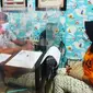 Penyidik meminta keterangan tersangka pembunuhan anak TKI di Kabupaten Kepulauan Meranti. (Liputan6.com/M Syukur)