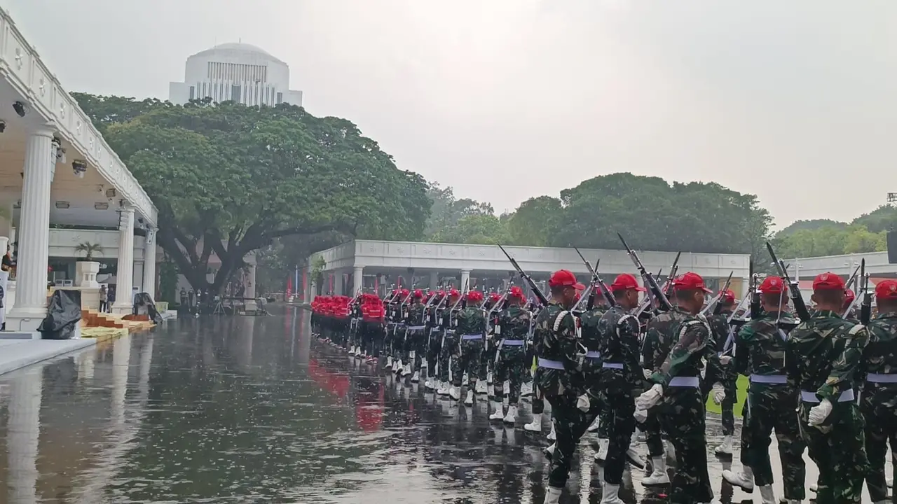 Pihak Istana menggelar gladi kotor menjelang upacara peringatan Hari Ulang Tahun (HUT) ke-80 RI pada 17 Agustus 2025.