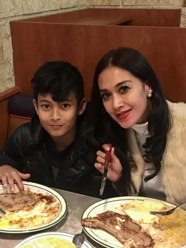 Potret Marciano Nicholas Jatmiko Putra Bungsu Diah Permatasari, Tingginya Hampir 2 Meter