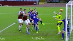 Berita video Leicester City kalah karena gol berbau handball rekan Gareth Bale di Wales, Sam Vokes. This video presented by BallBall.