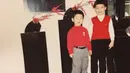 Henry Lau berpose bersama Clinton Lau. Keduanya memiliki wajah yang mirip, bukan?(Foto: Instagram/ henryl89)