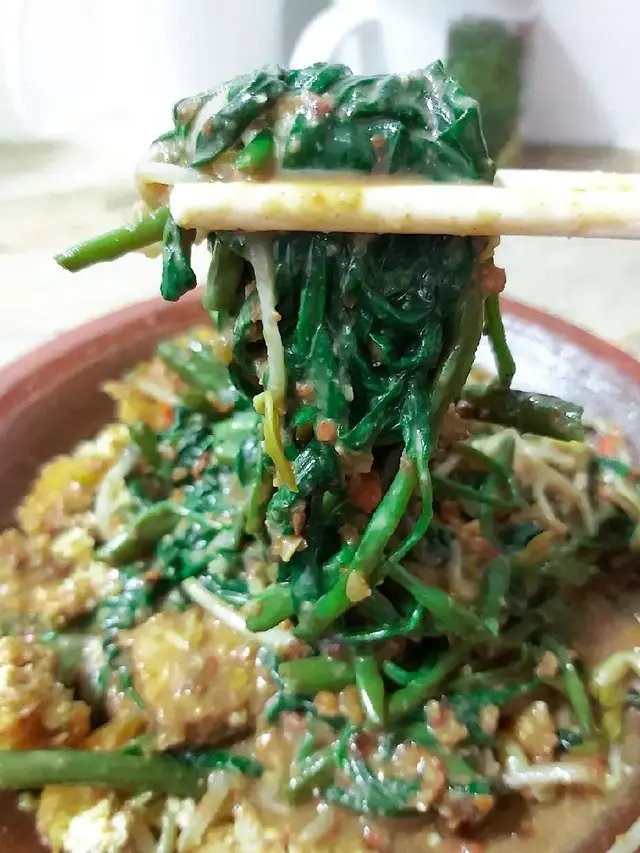 Resep rujak petis kangkung. (dok. Cookpad @cook_14432208)