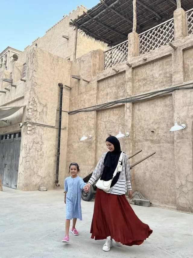 Gaya Stylish Shireen Sungkar Travelling ke Dubai