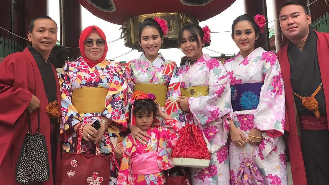 [Bintang] Ayu Ting Ting