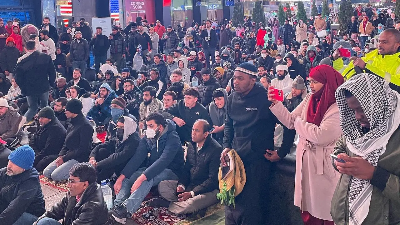 Viral, Umat Muslim di New York Gelar Buka Puasa dan Shalat Tarawih di Times Square