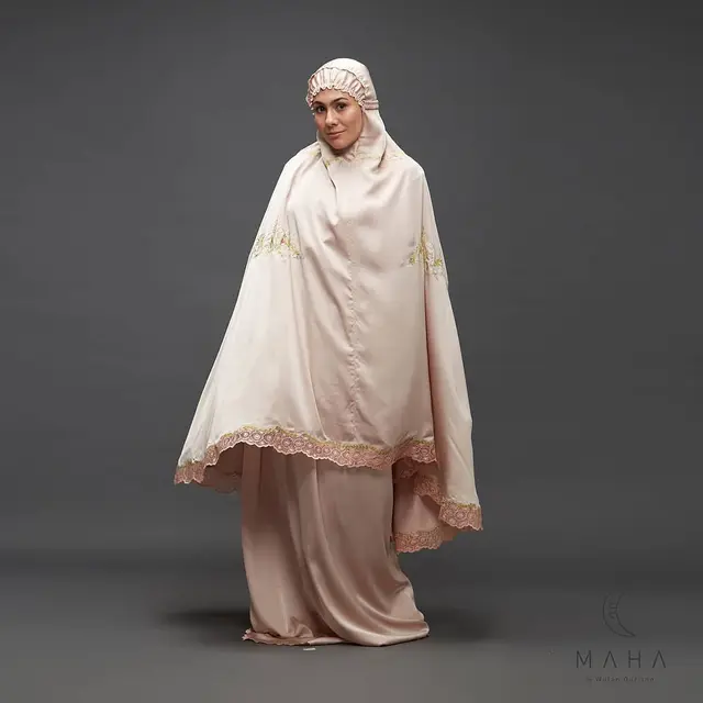 Wulan Guritno Berhijab