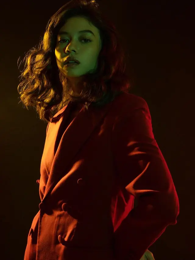 7 Gaya Pemotretan Anya Geraldine, Yuki Kato dan Valerie Thomas, Tampil Kharismatik