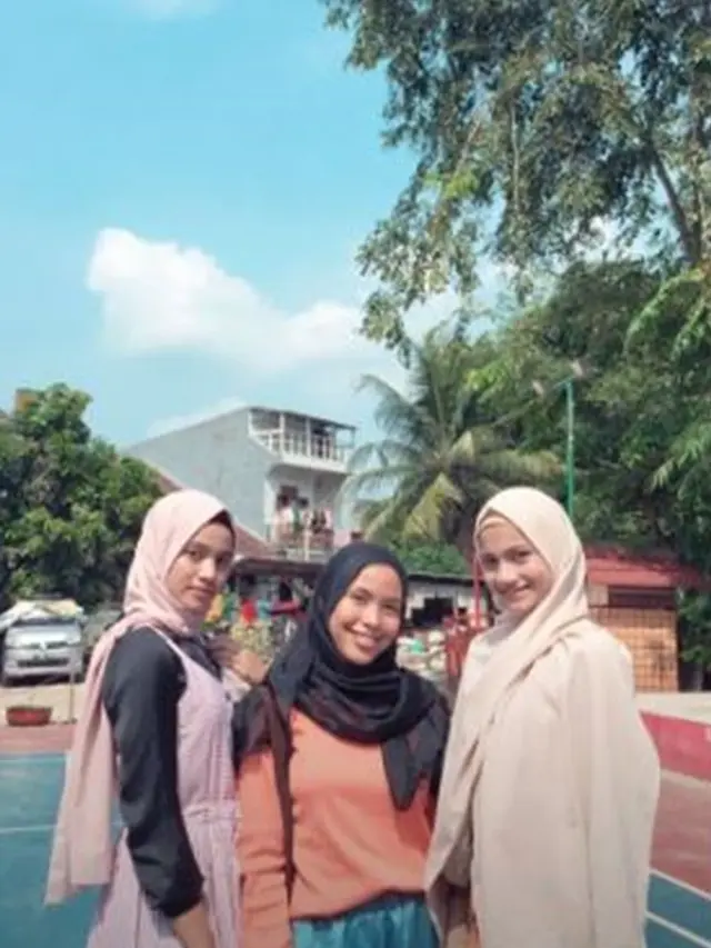 6 Potret Ratu Sofya 'Dari Jendela SMP' saat Berhijab, Bikin Pangling